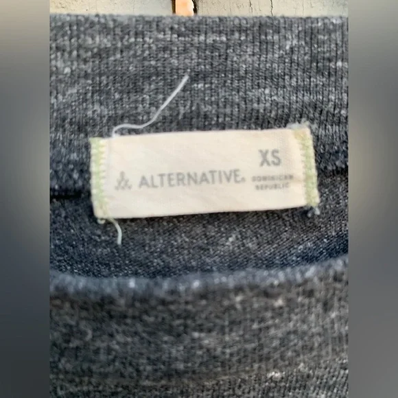 Alternative woman’s crop long sleeves shirt - Picture 3 of 4